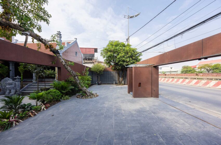 Mặt ngoài với lớp vỏ bê tông kín
