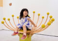 Ghế gỗ hình bông hoa của Ayumi Tsuchiya