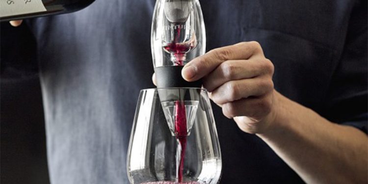 Bạn biết gì về “đồ chơi” dụng cụ sục rượu vang?