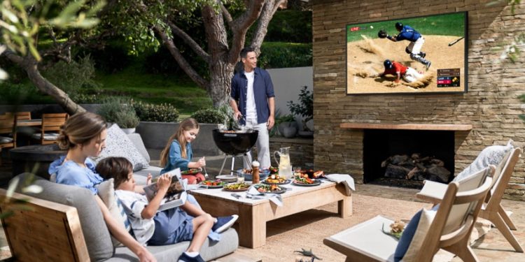 Samsung ra mắt The Terrace – TV QLED ngoài trời đầu tiên trên thế giới tại thị trường Việt Nam