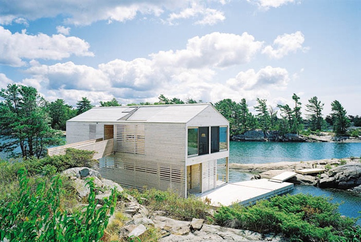 Ngôi nhà hoàn chỉnh trên mặt hồ
