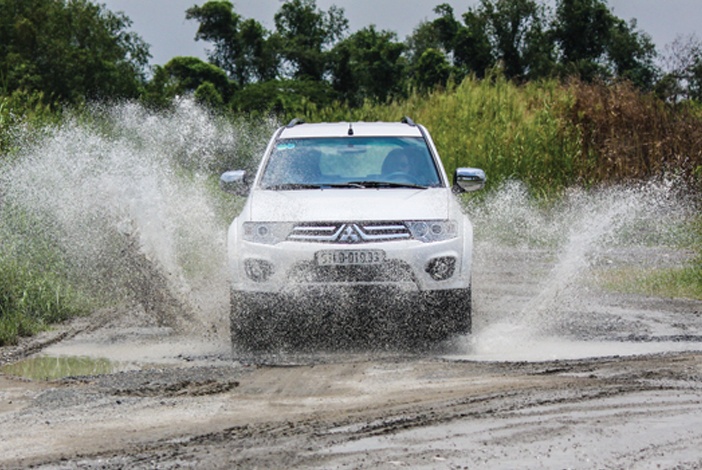 NT215_xehoi_011014_pajero 6