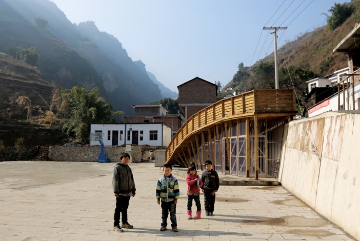 Nhà sinh hoạt cũng là thư viện cho trẻ em tại làng Shuanghe 