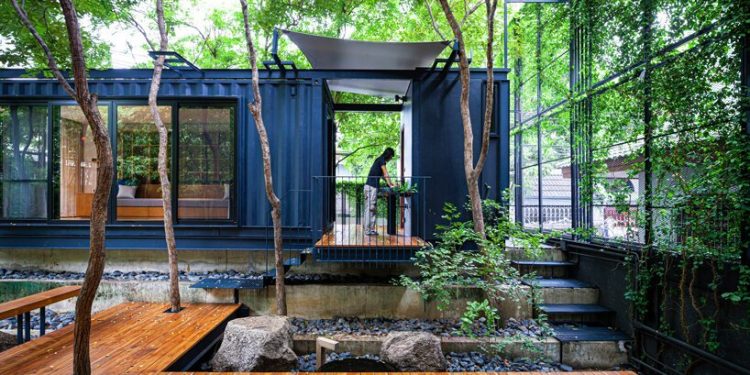Cây xanh bao quanh ngôi nhà container kết nối nhiều thế hệ-5