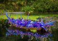 Nghệ sĩ nổi tiếng thế giới Dale Chihulytriển lãm nghệ thuật bằng kính thổi tại Gardens by the Bay ở Singapore
