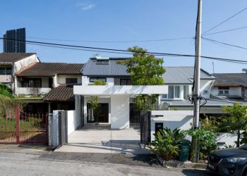 Một ngôi nhà cổ được lột xác thành ngôi nhà mơ ước với hồ bơi ẩn trên cao