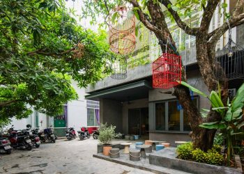 Quán café hoài cổ được cải tạo lại từ một tòa nhà cũ tại Đà Nẵng - 22