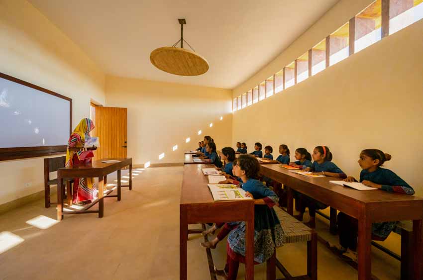 Kiến trúc độc đáo của ngôi trường nữ sinh ở Ấn Độ - 13