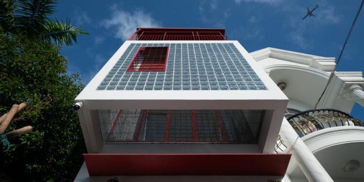 Cuộc sống trọn vẹn gói trong ngôi nhà 'ba gang' - 9