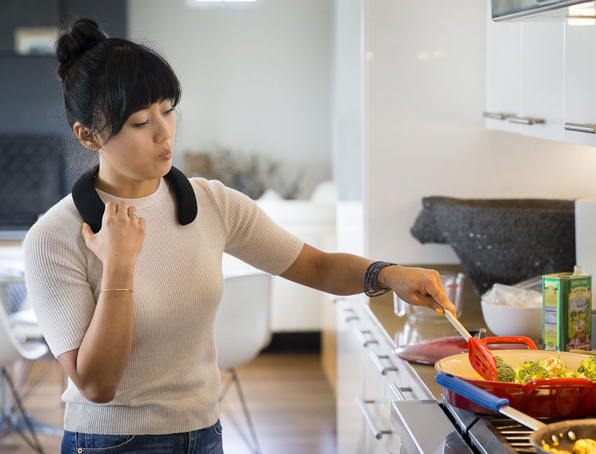 Bose ra mắt sản phẩm loa đeo SoundWear Companion