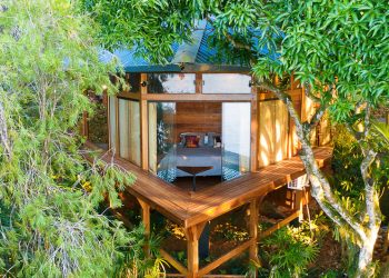 Ngôi nhà hình cung với tầm nhìn tuyệt vời ra Vịnh Paraty Đại Tây Dương