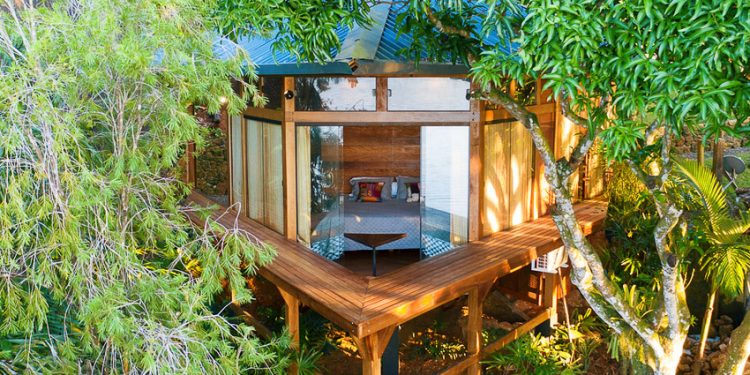 Ngôi nhà hình cung với tầm nhìn tuyệt vời ra Vịnh Paraty Đại Tây Dương