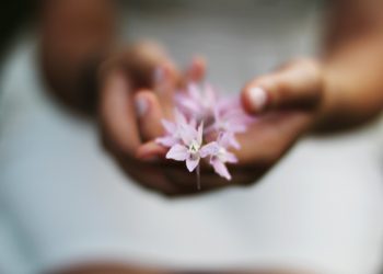 Cho đi để nhận về