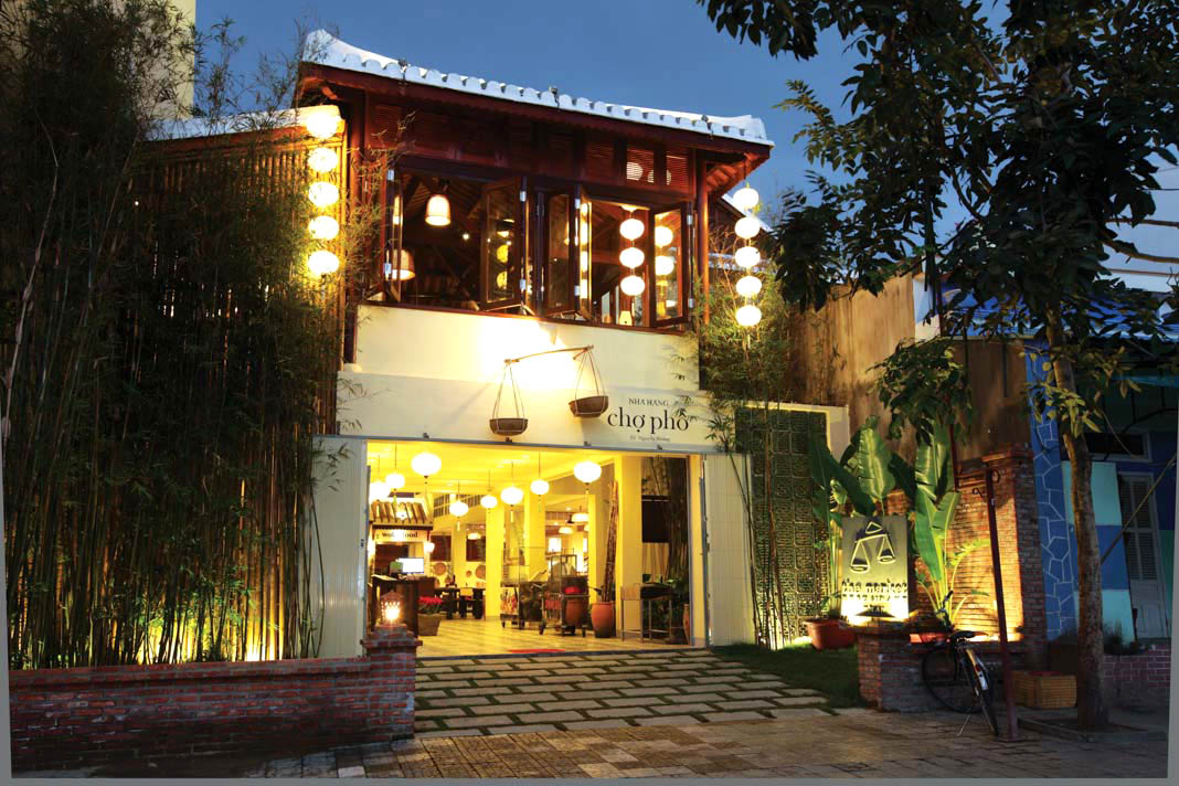 Chợ Phố bên sông Hoài