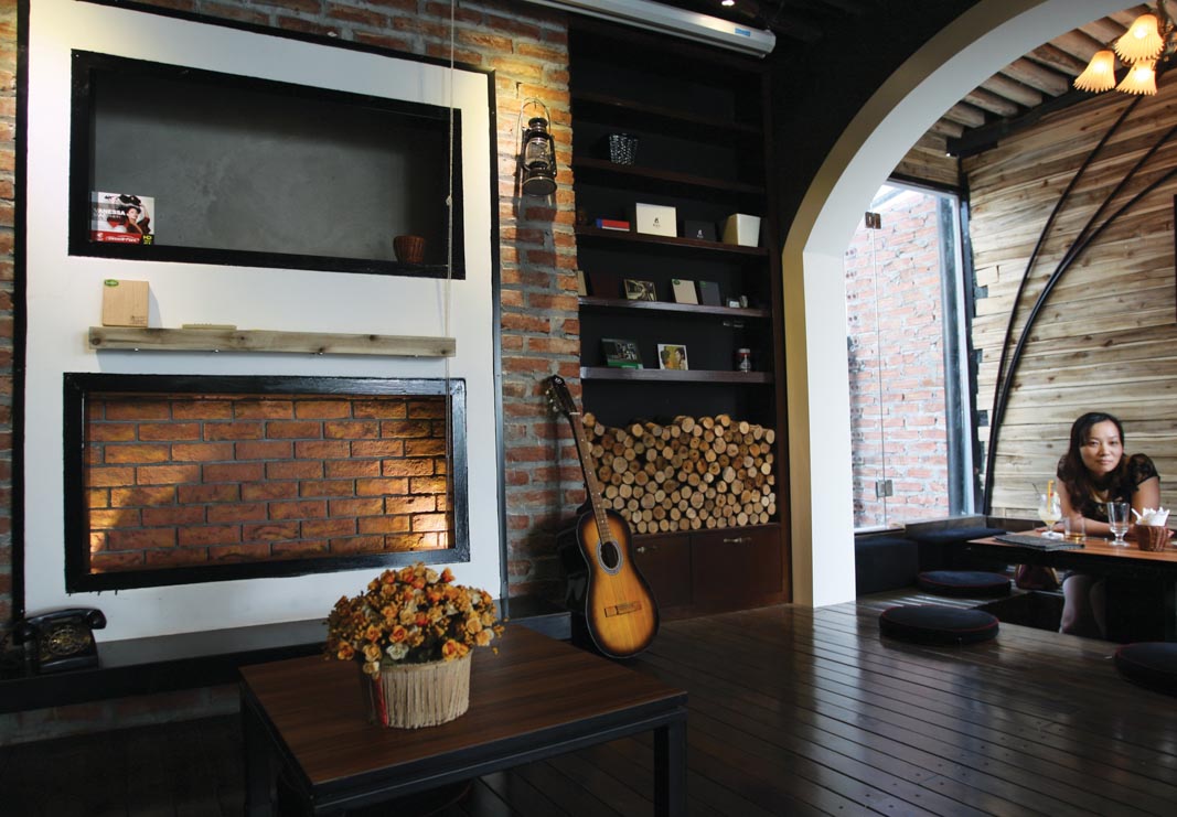 “Có những chốn riêng cho mọi người…” (*)