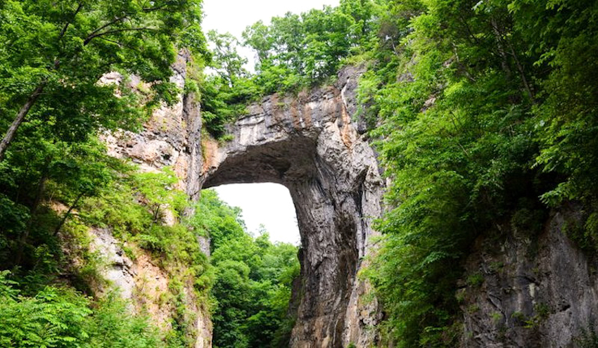 Hè này, còn chờ gì mà không đến 6 cây cầu đá tự nhiên hùng vĩ nhất thế giới