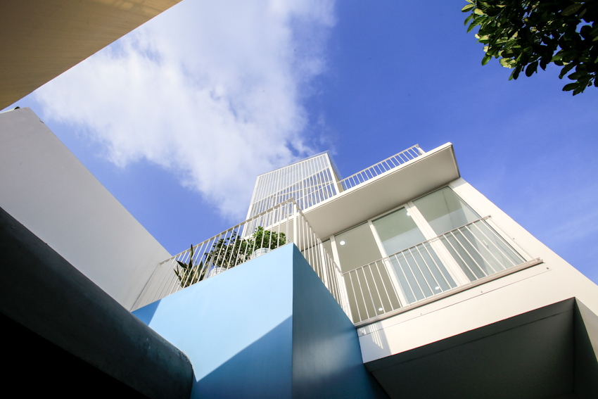 Không gian sống động với lối kiến trúc vòng cung của HC House