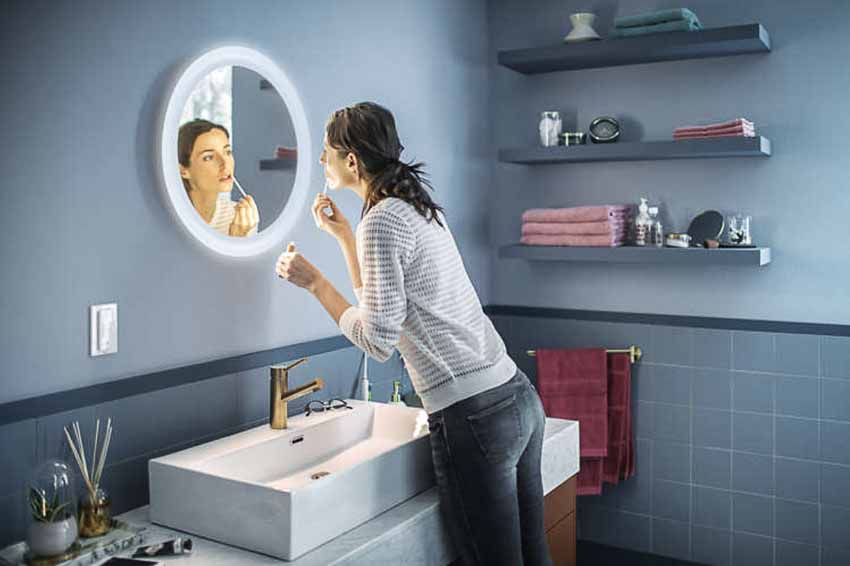 Gương kiêm đèn chiếu sáng Philips Adore Bathroom