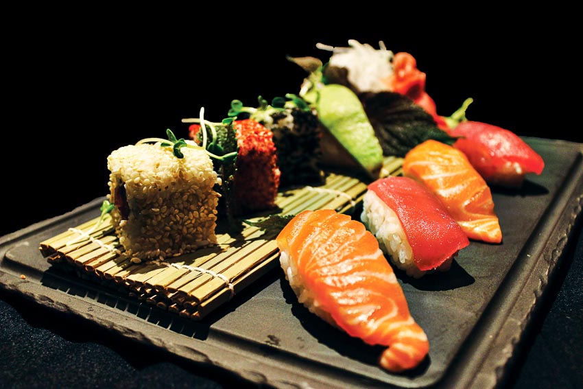 Món ngon cùng tôm càng tại Nhà hàng Li Bai