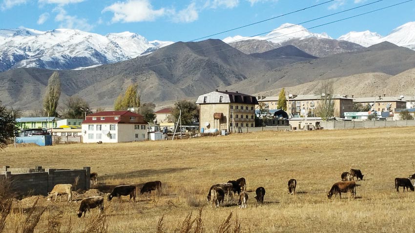 Ngàn dặm đường quanh hồ Issyk Kul