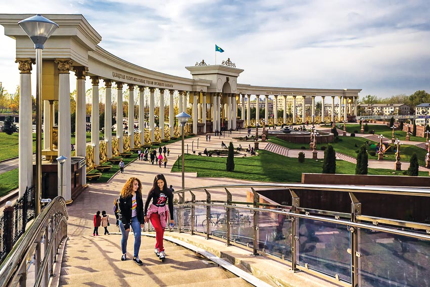 Tết lạ trên “con đường tơ lụa”