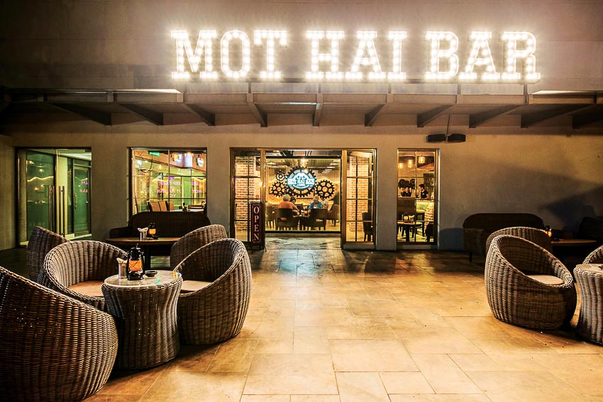 Chương trình ưu đãi mỗi ngày và đêm độc thân tại Mot Hai Bar