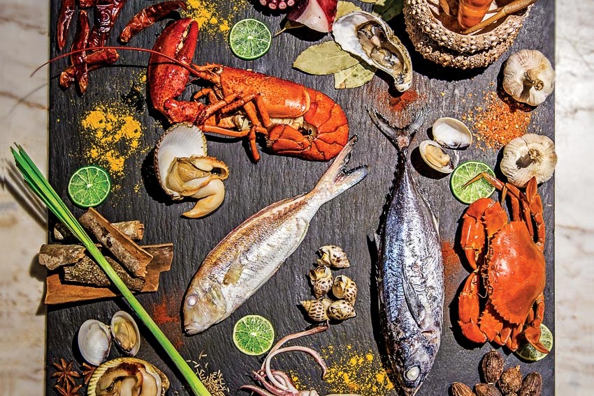 Burger cừu Tứ Xuyên tại Saigon Saigon Rooftop Bar