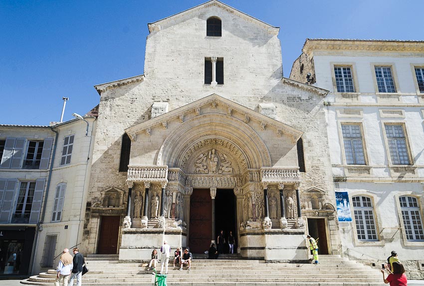 Arles – thành phố La Mã đầy ấn tượng ở miền Nam nước Pháp