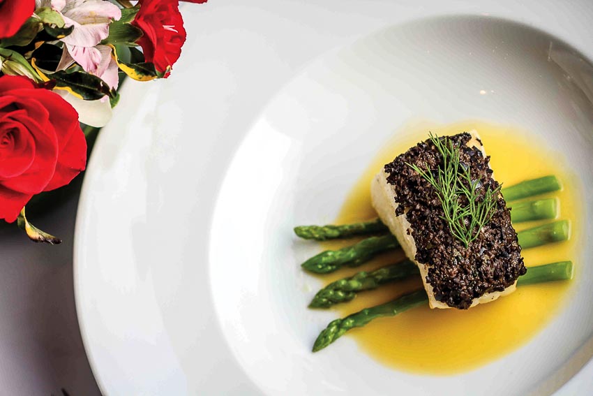 Chào mừng ngày Quốc tế Phụ nữ 8-3 tại Nhà hàng Li Bai