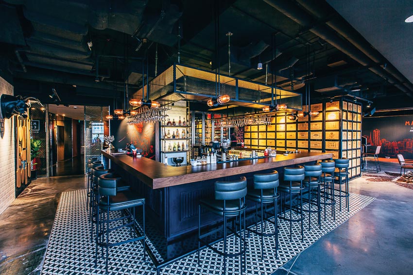 Thưởng thức các loại tapas tại Rooftop Bar