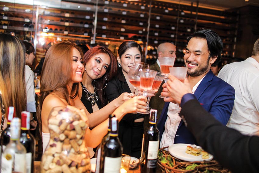 Tiệc rượu vang và phô mai tại Hôtel des Arts Saigon