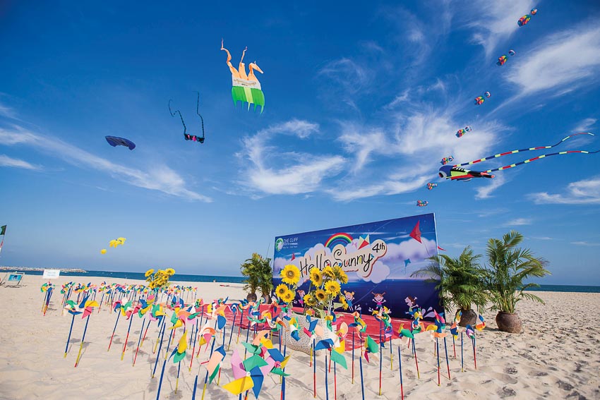 Diều bay rợp trời biển mũi Né