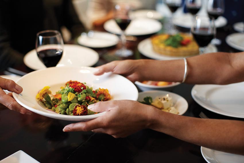 Mừng Ngày của Mẹ tại Nhà hàng Saigon Café