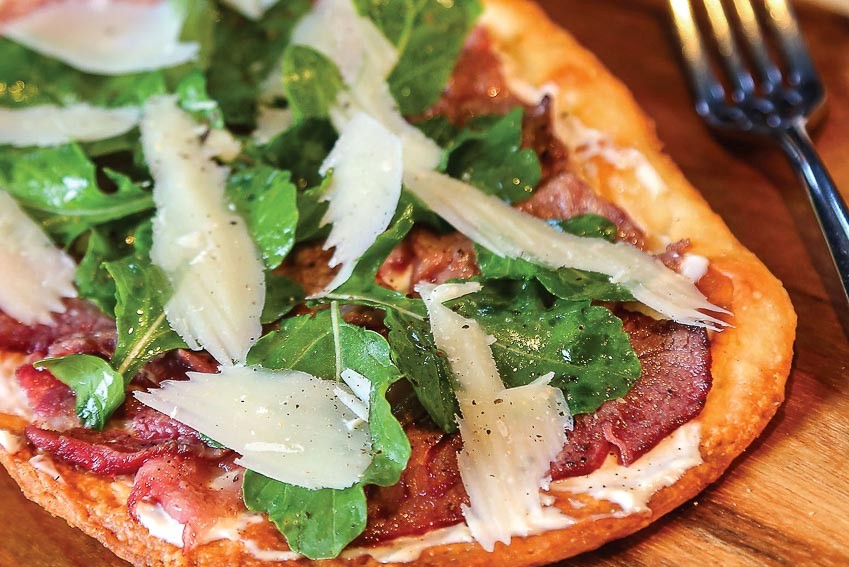 Bánh mì dẹt tại Tapas Kitchen