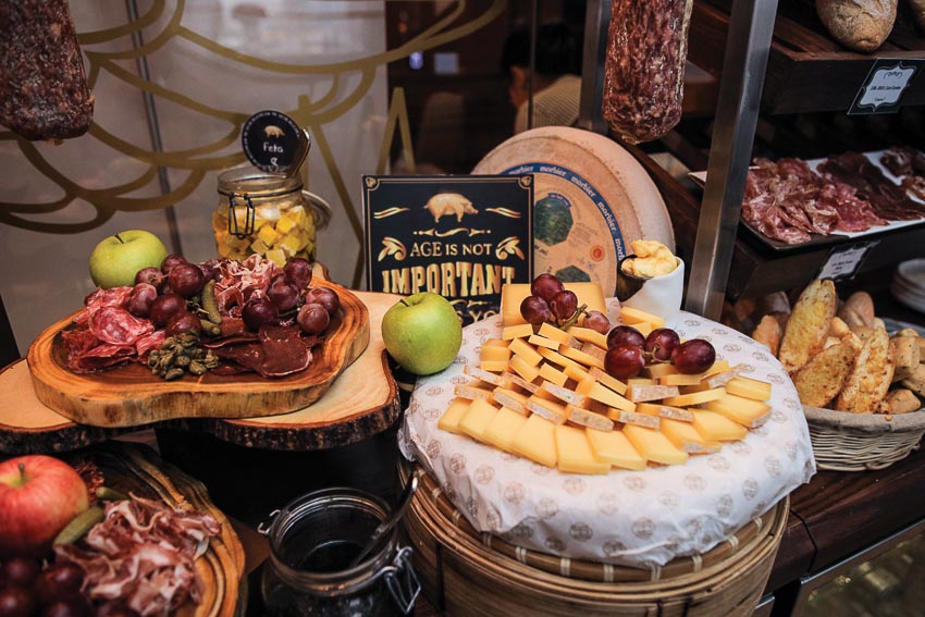 Tiệc rượu vang và phô mai