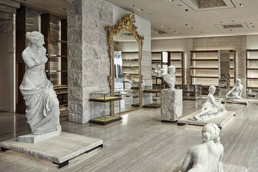 Vào cửa hàng Dolce & Gabbana tại Miami