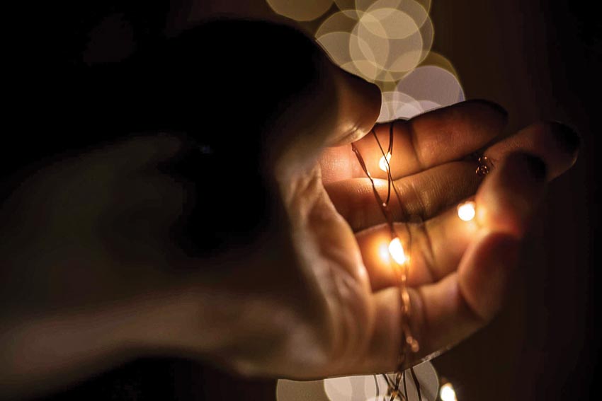 Đừng cố làm “hoa hậu thân thiện”