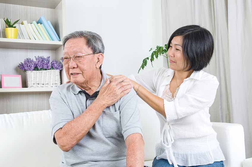 Truy lùng giấy tờ lí lịch các cụ, rắc rối quá!