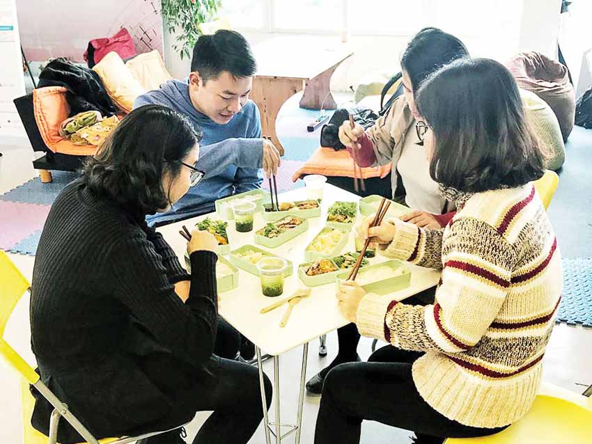 chuyen-com-trua-cua-dan-van-phong