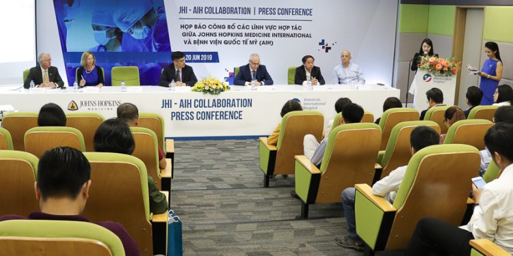 Bệnh viện Quốc tế Mỹ hợp tác chuyên môn với Johns Hopkins
