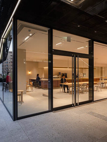 Front Place Chiyoda Ichibancho: Mặt đứng cửa sổ đua và câu chuyện kết nối đô thị