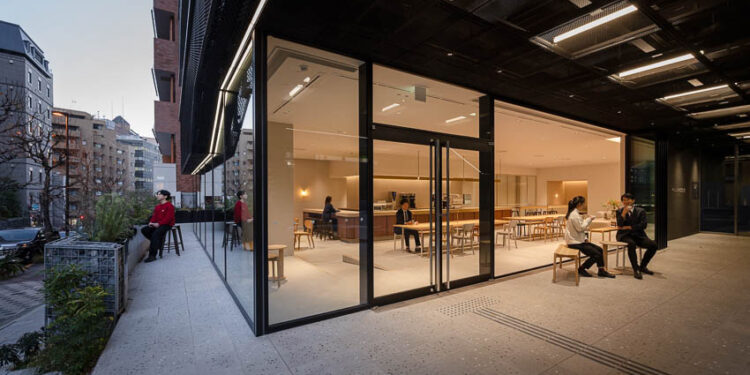 Front Place Chiyoda Ichibancho: Mặt đứng cửa sổ đua và câu chuyện kết nối đô thị