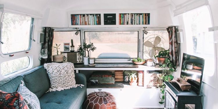 ngoi-nha-di-dong-Airstream-Excella-1000