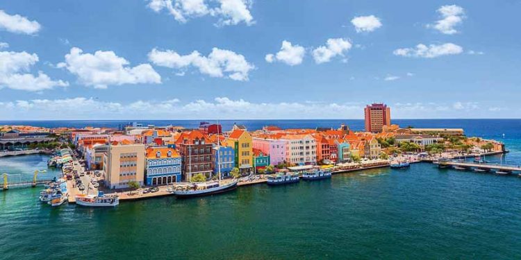 Curaçao-Vien-ngoc-xanh-cung-Caribe