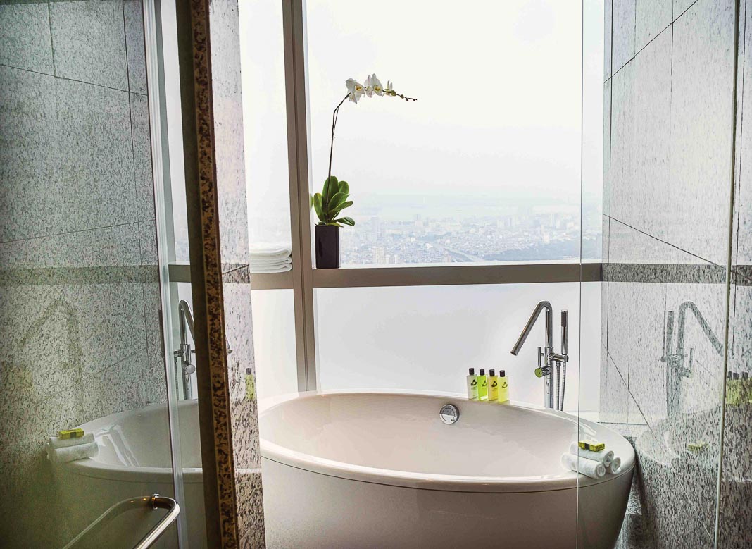 net-doc-dao-cua-InterContinental-Hanoi-Landmark72-21