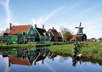 Zaanse-Schans-Village-ngoi-lang-cua-coi-xay-gio-va-so-co-la