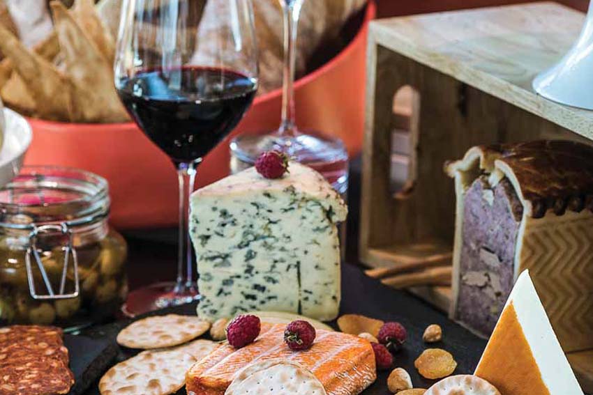 DNSG766-tiec-ruou-vang-va-pho-mai-tin NH-2018 ok