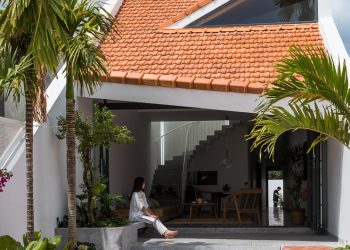 Ngôi nhà ngói đỏ mái dốc nghiêng lạ mắt ở vùng đất Diên Khánh