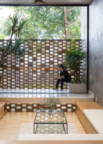 Nhà phố "2 lớp vỏ" kết nối không gian trong và ngoài