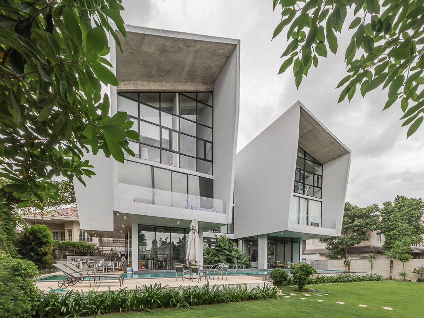 Ngôi nhà giống rạp hát tạo dấu ấn khác biệt ở Sài Gòn